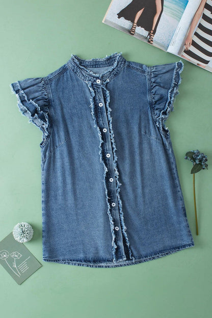 Raw Hem Button Up Cap Sleeve Denim TopUpgrade Your Denim Collection with Style
 
 
Effortless Chic: Elevate your everyday look with this Raw Hem Button Up Cap Sleeve Denim Top.
 
Quality Material: CrafteLove Salve Cap Sleeve Denim Topjust arrived