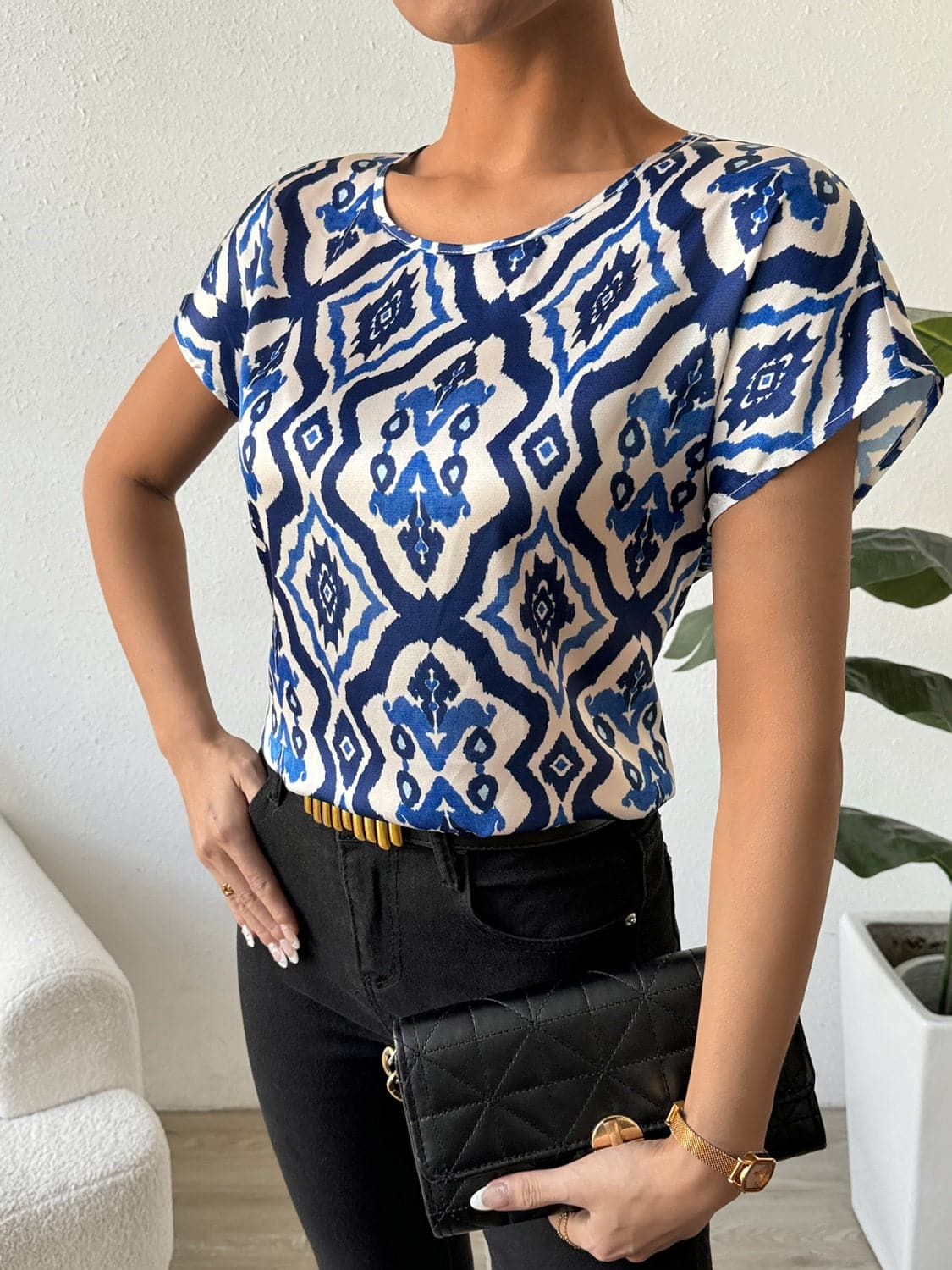 Printed Round Neck Short Sleeve Blouse.