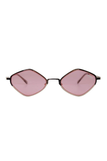 Geometric elegance: Chic metal frame sunglasses