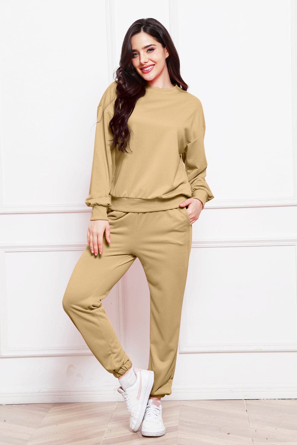 Round Neck Long Sleeve Sweatshirt and Pants Set.