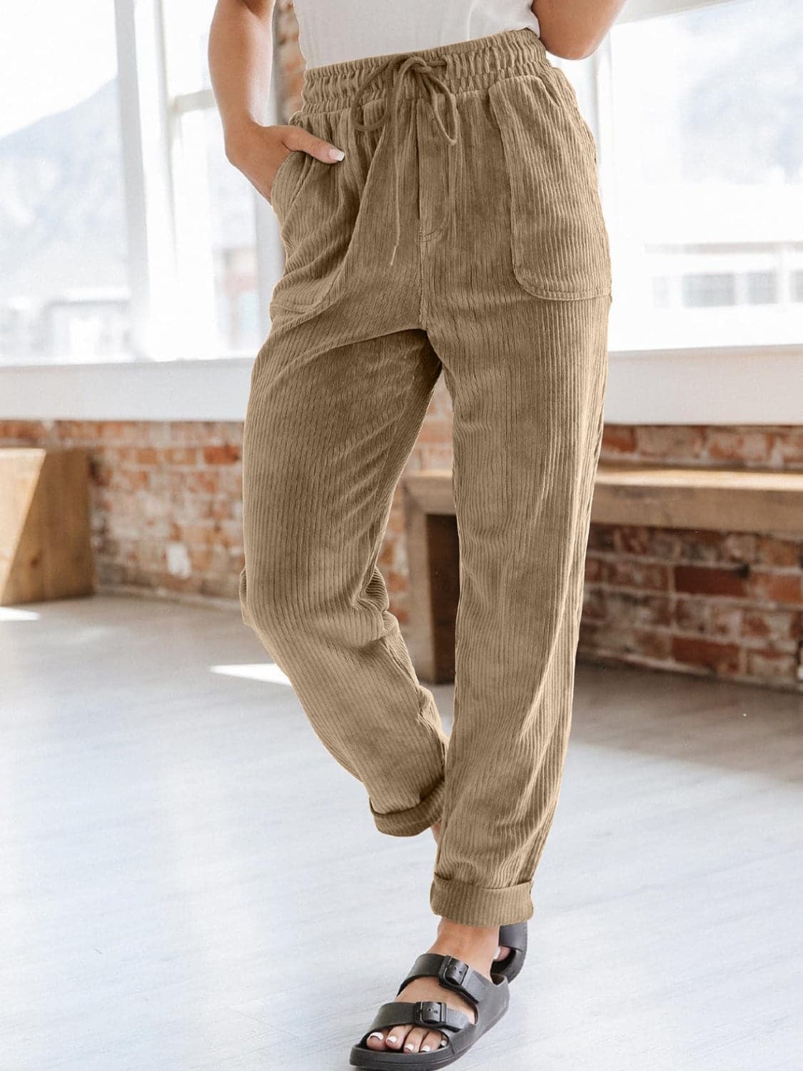 Versatile pocketed drawstring pants for effortless style