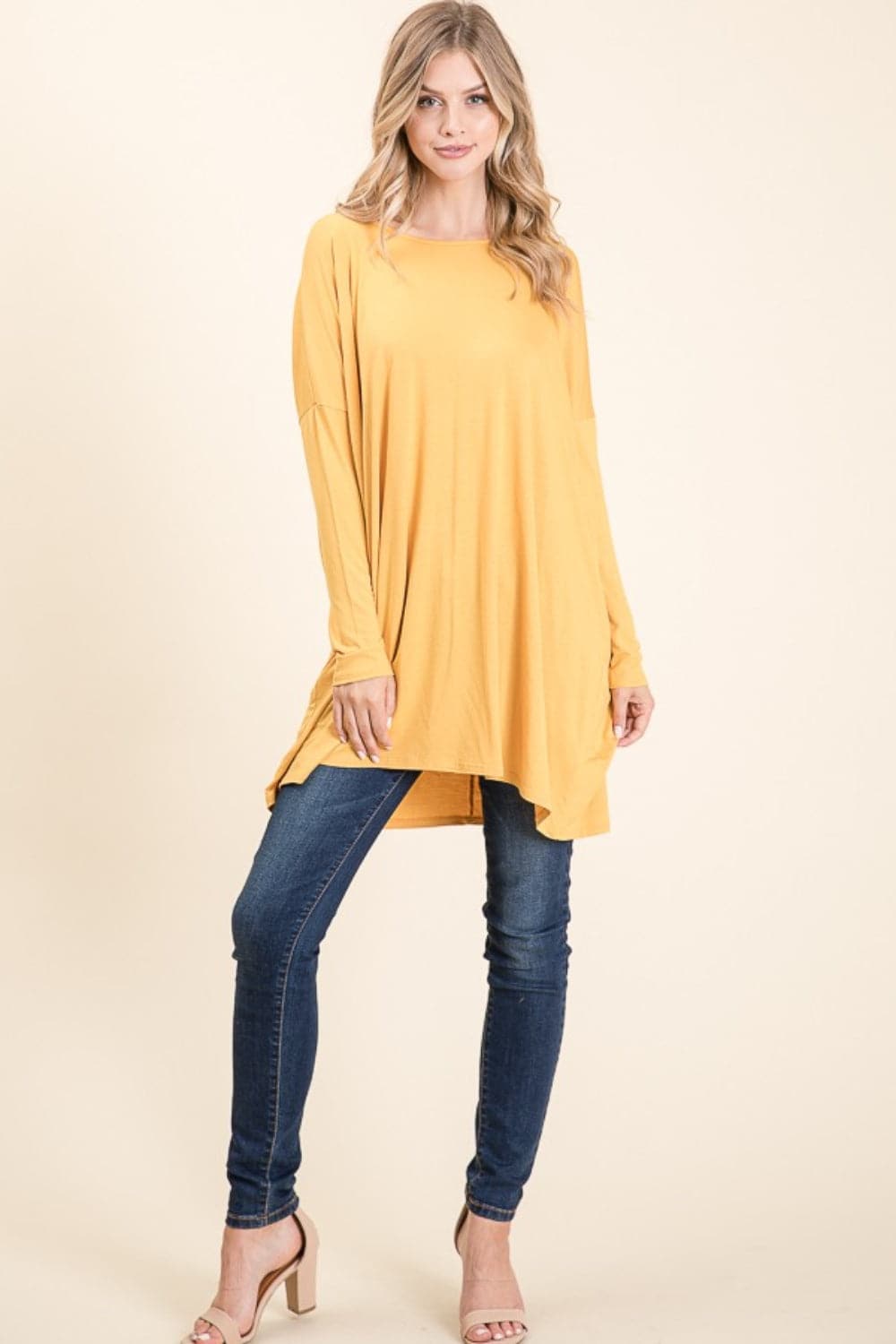 Chic and cozy oversized long sleeve top with round neck