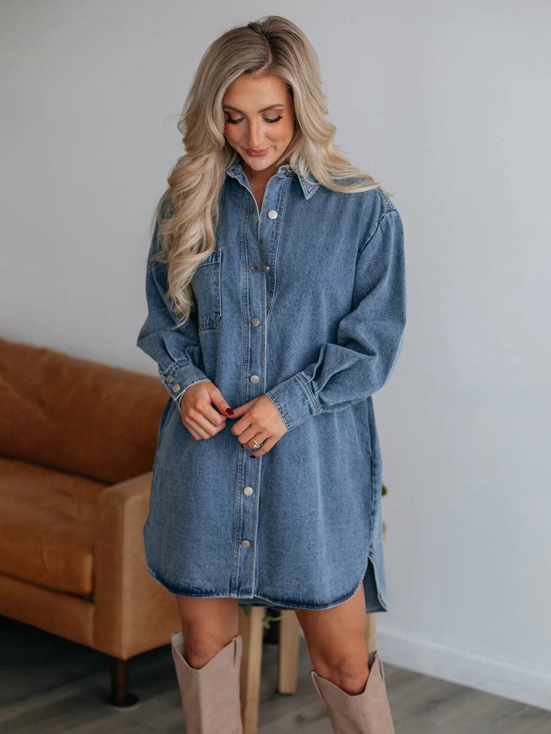 Chic button-up denim dress with collared neck and long sleeves