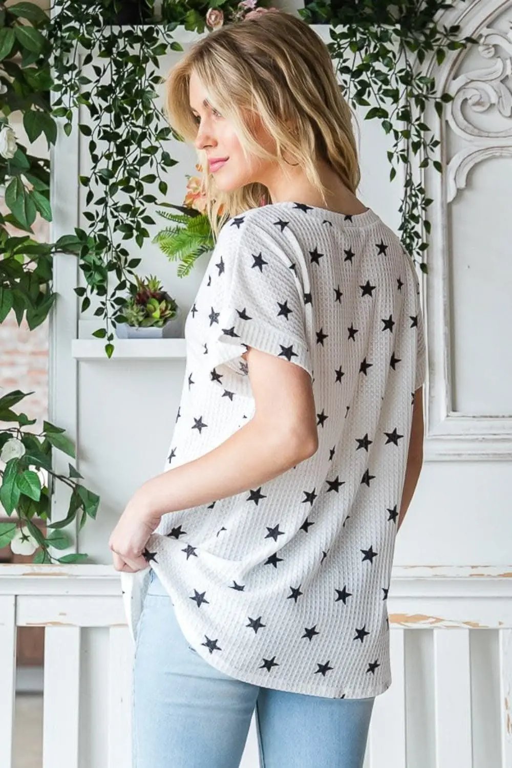 Heimish star print v-neck tee - Love Salve 
