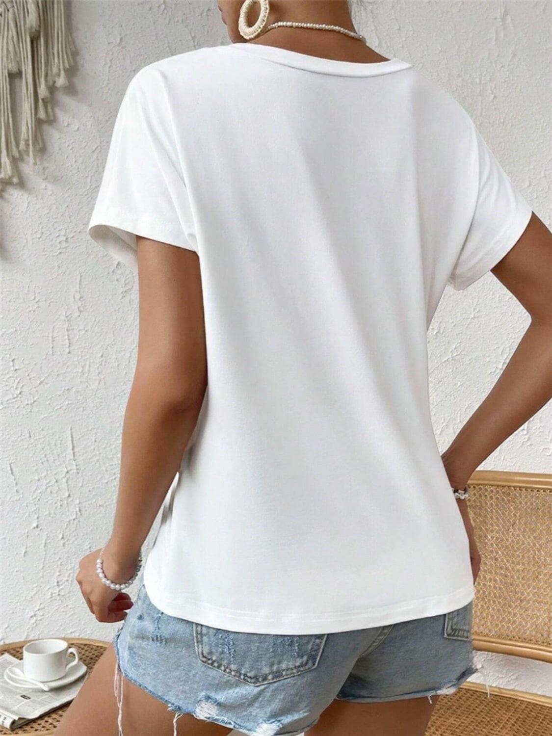 Asymmetric Hem Round Neck T-Shirt.