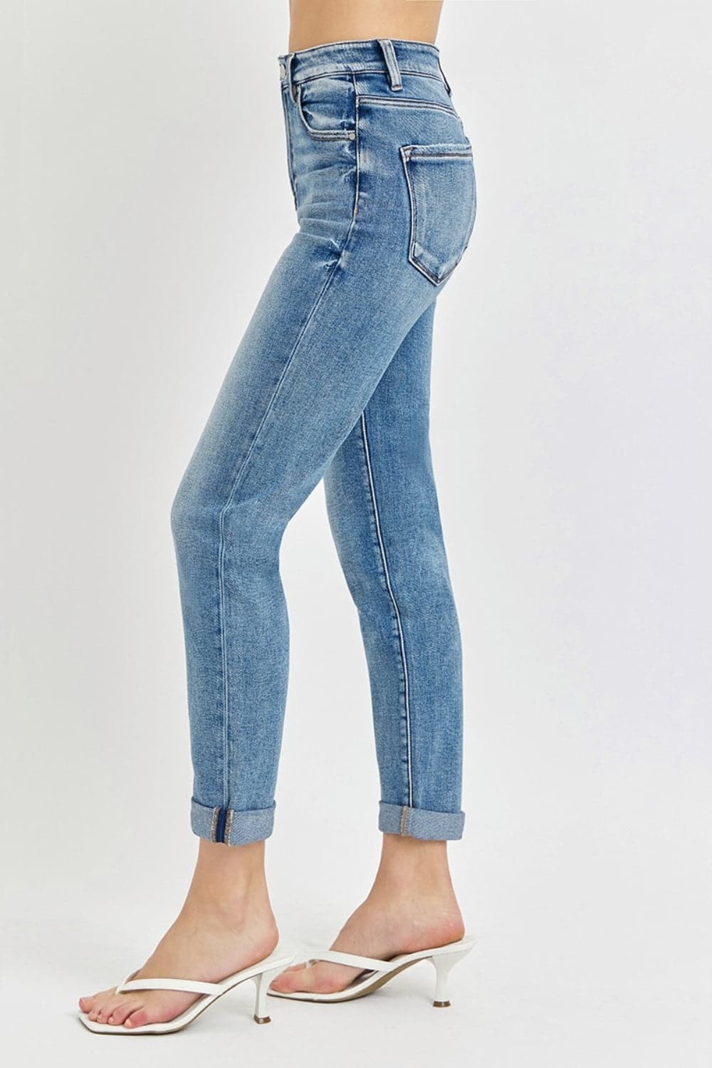 Risen Full Size High Rise Cropped Roll Up JeansElevate Your Style
 
Introducing the Risen Full Size High Rise Cropped Roll Up Jeans, the ultimate blend of comfort and fashion! These jeans are designed to make youLove Salve Risen Full Size High Rise Cropped RollJeans