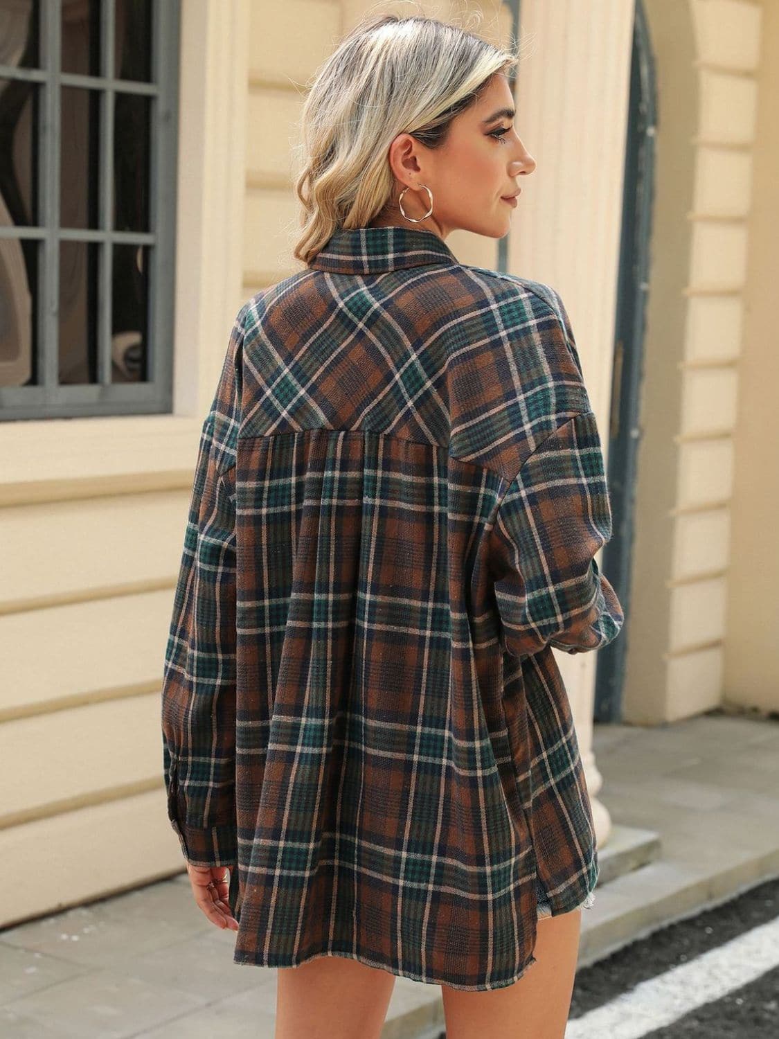 Plaid collared long sleeve shirt