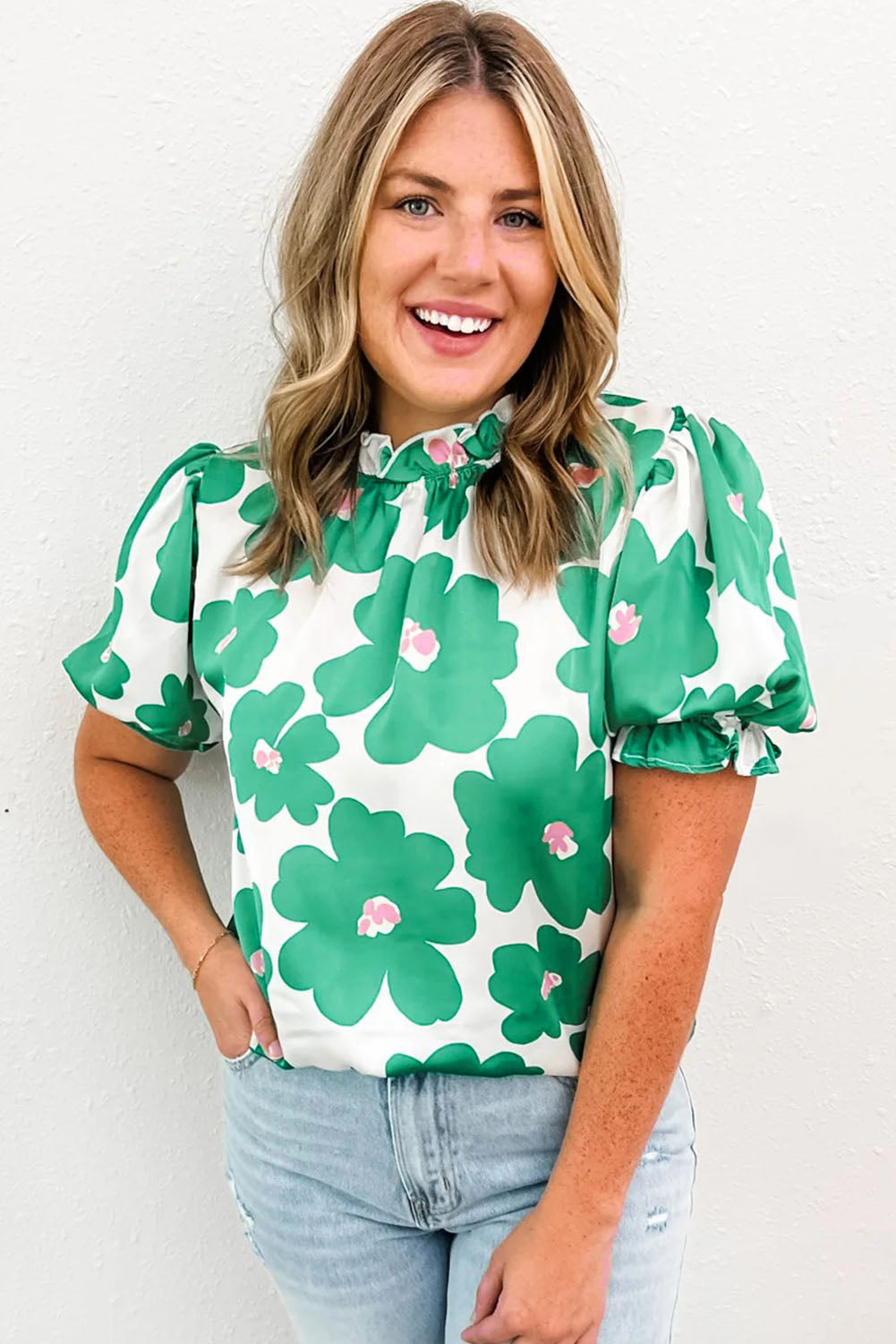 Chic green floral ruffle blouse with puff sleeves