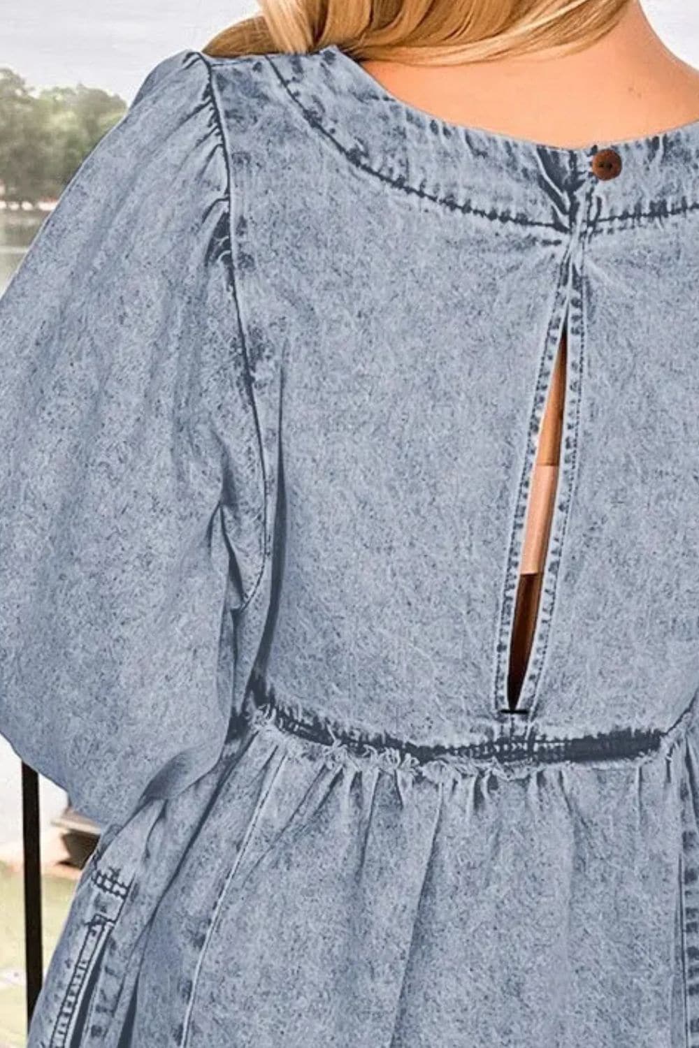 Chic round neck denim dress with long sleeves