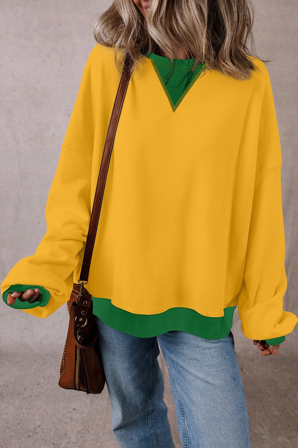 Contrast Round Neck Long Sleeve Sweatshirt.