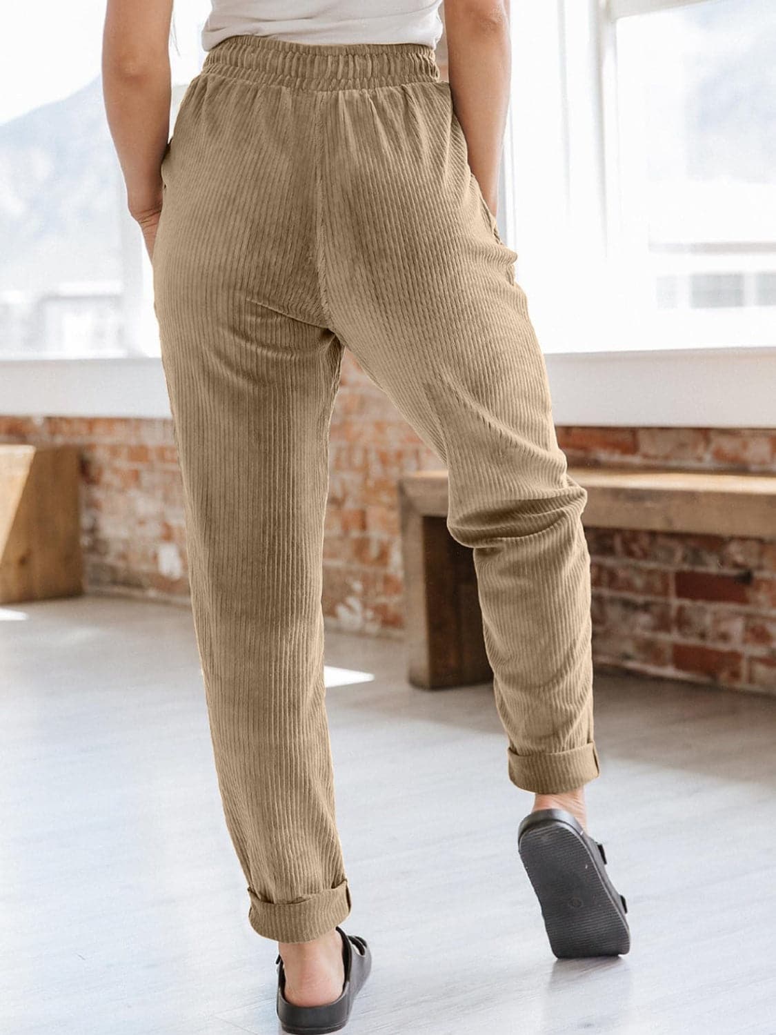 Versatile pocketed drawstring pants for effortless style