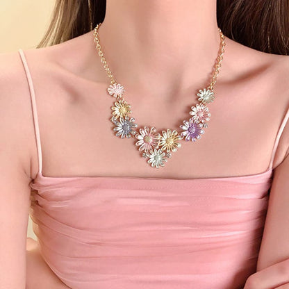 Alloy Rhinestone Daisy Necklace.