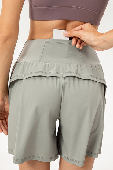 Pocketed Elastic Waist Active Shorts.