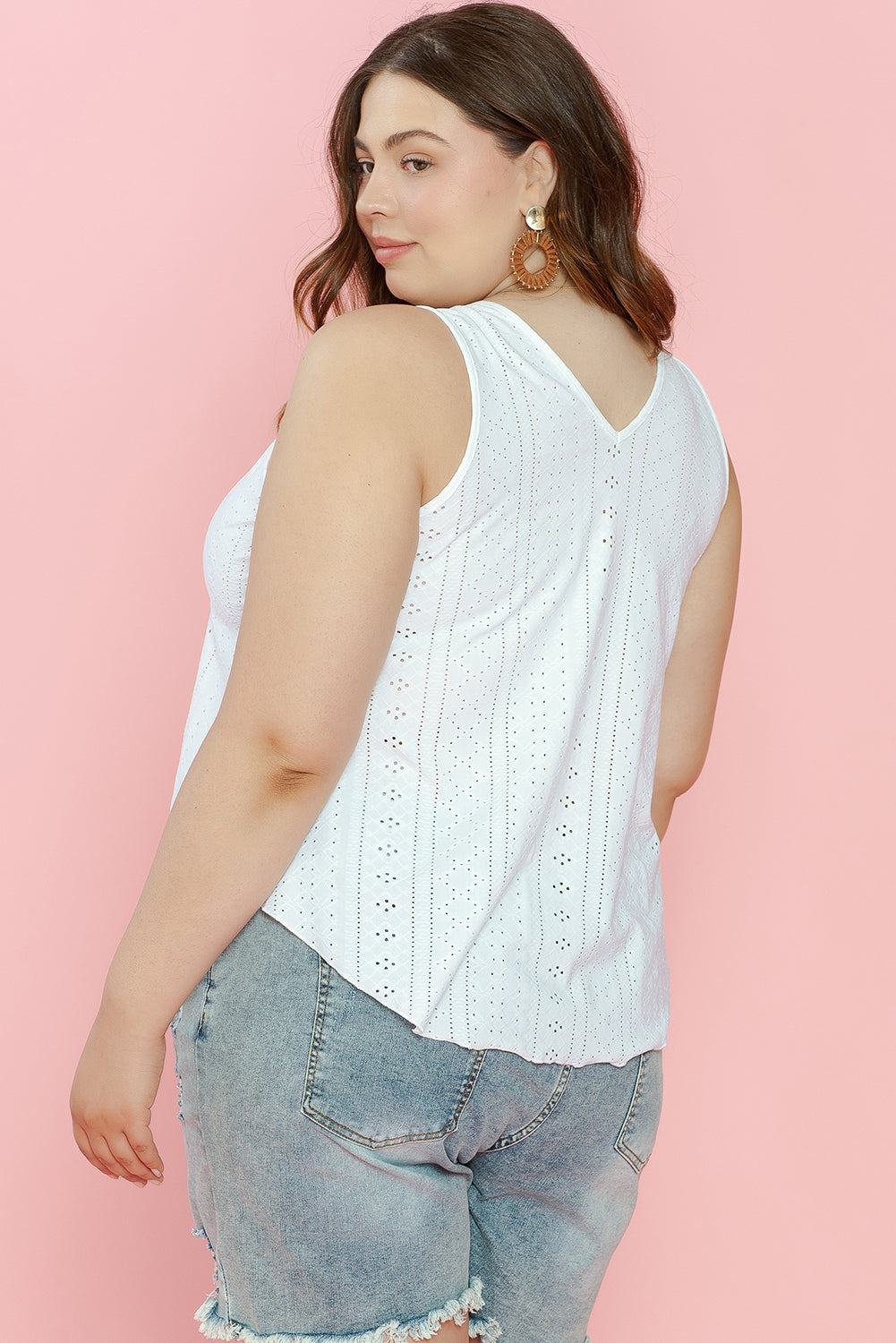 Elegant white plus size lace tank top with v-neck design