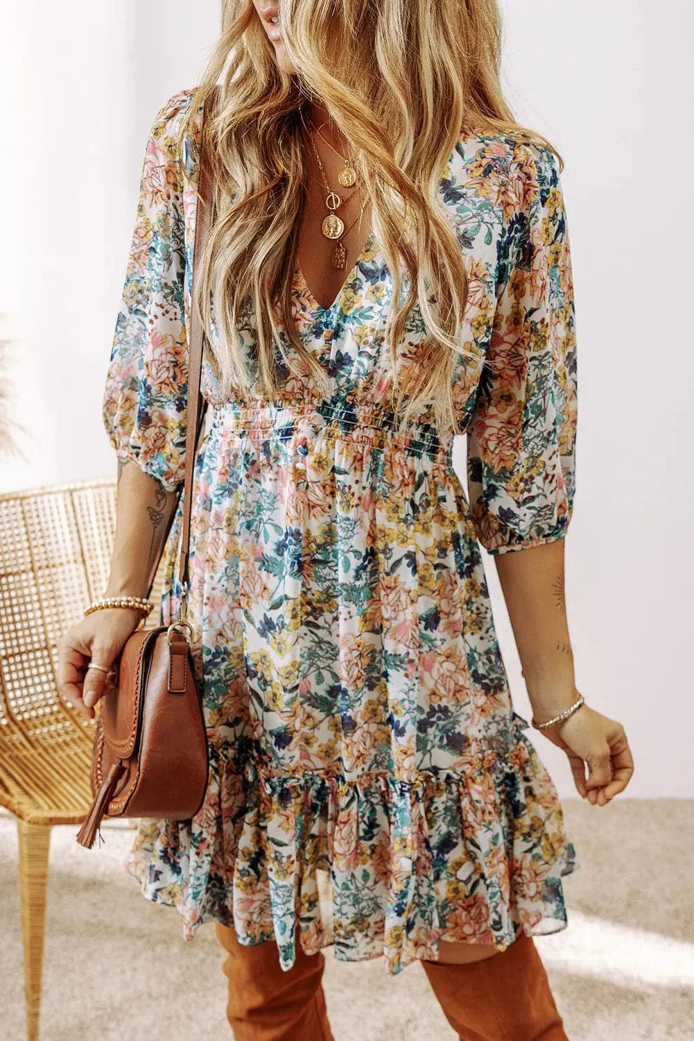 Chic ruffled v-neck dress