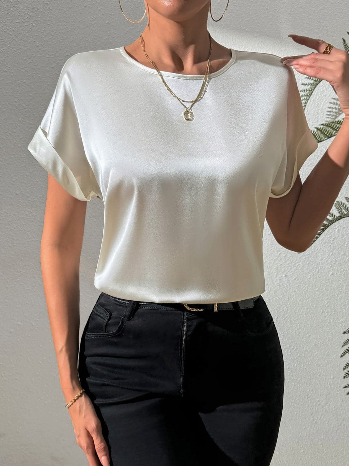 Round Neck Short Sleeve Blouse.