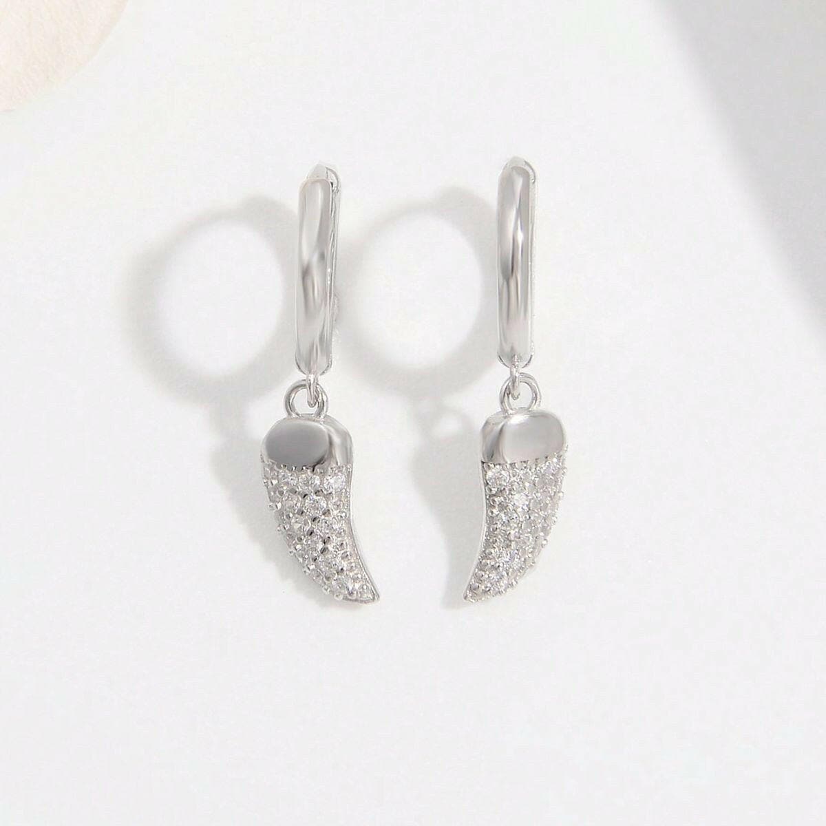 925 Sterling Silver Zircon Chili Shape Earrings.