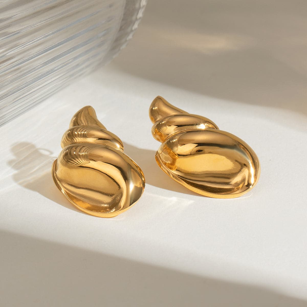 Elegant 18K gold-plated conch shell earrings