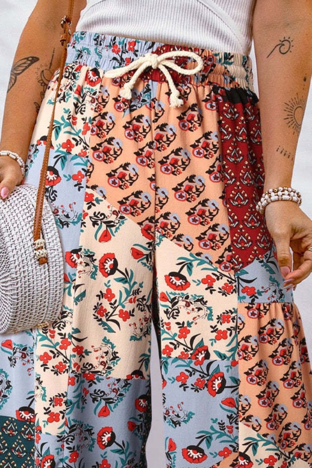 Chic printed wide leg pants with drawstring detail