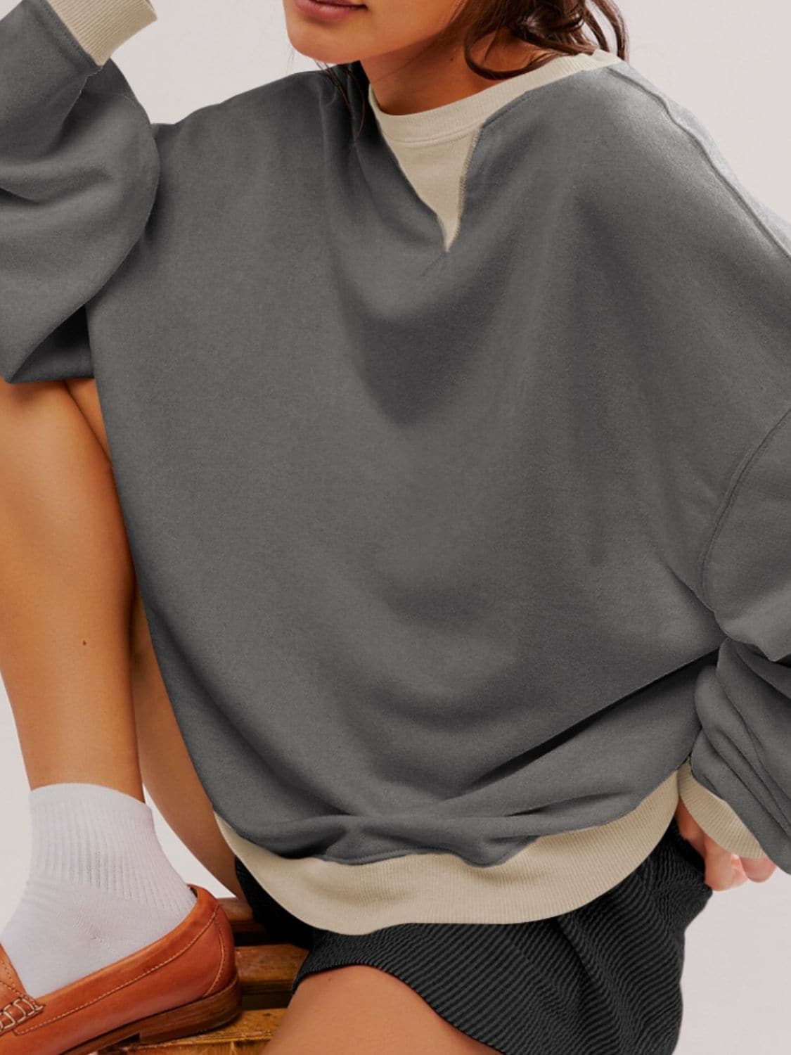 Stylish dropped shoulder long sleeve sweatshirt with contrast detailing