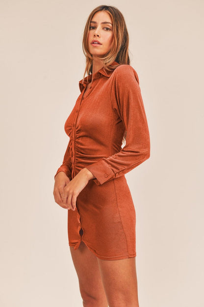 Chic ruched mini shirt dress with buttons and structured shoulders