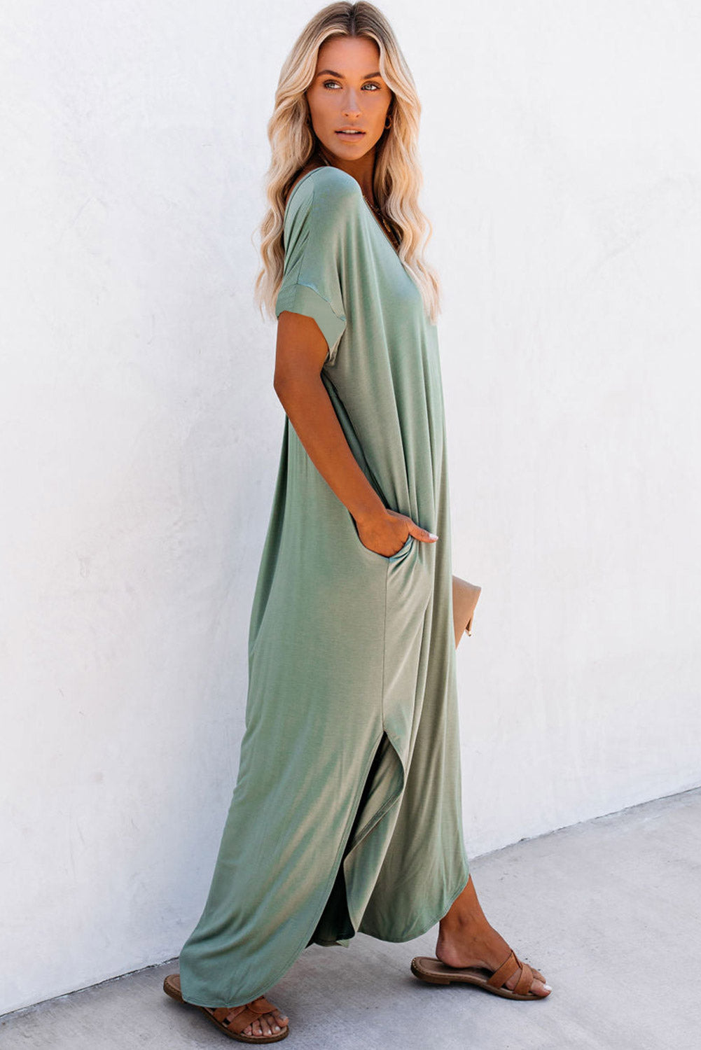 Elegant grass green maxi t-shirt dress with hidden pockets and stylish splits