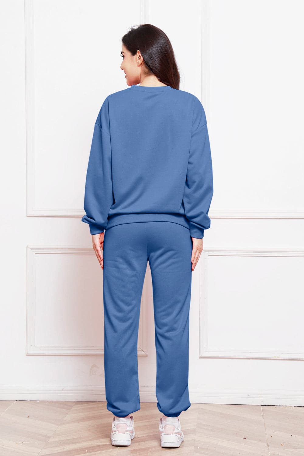 Round Neck Long Sleeve Sweatshirt and Pants Set.