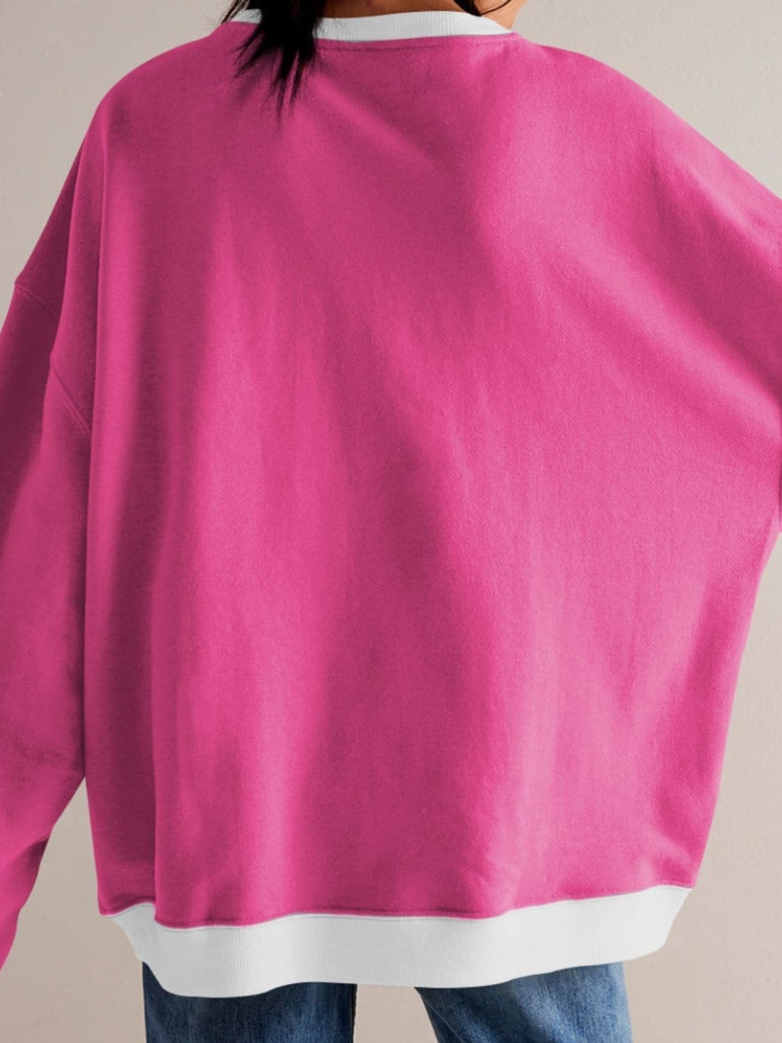 Stylish long sleeve sweatshirt with contrast