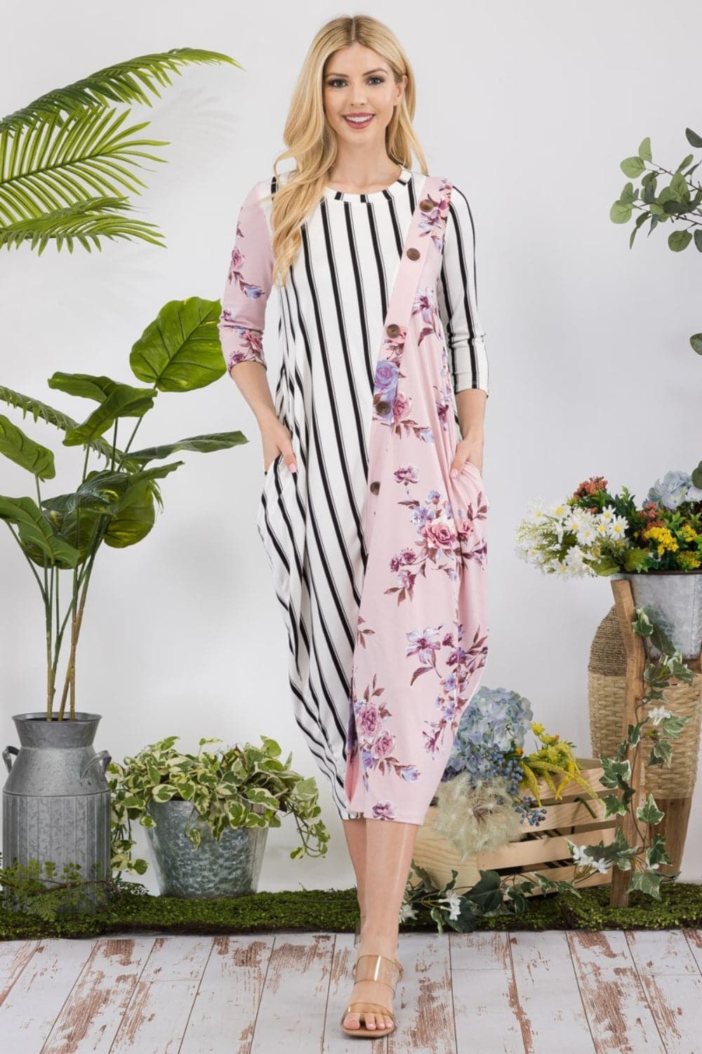 Chic floral and striped midi-dress with pockets for every occasion