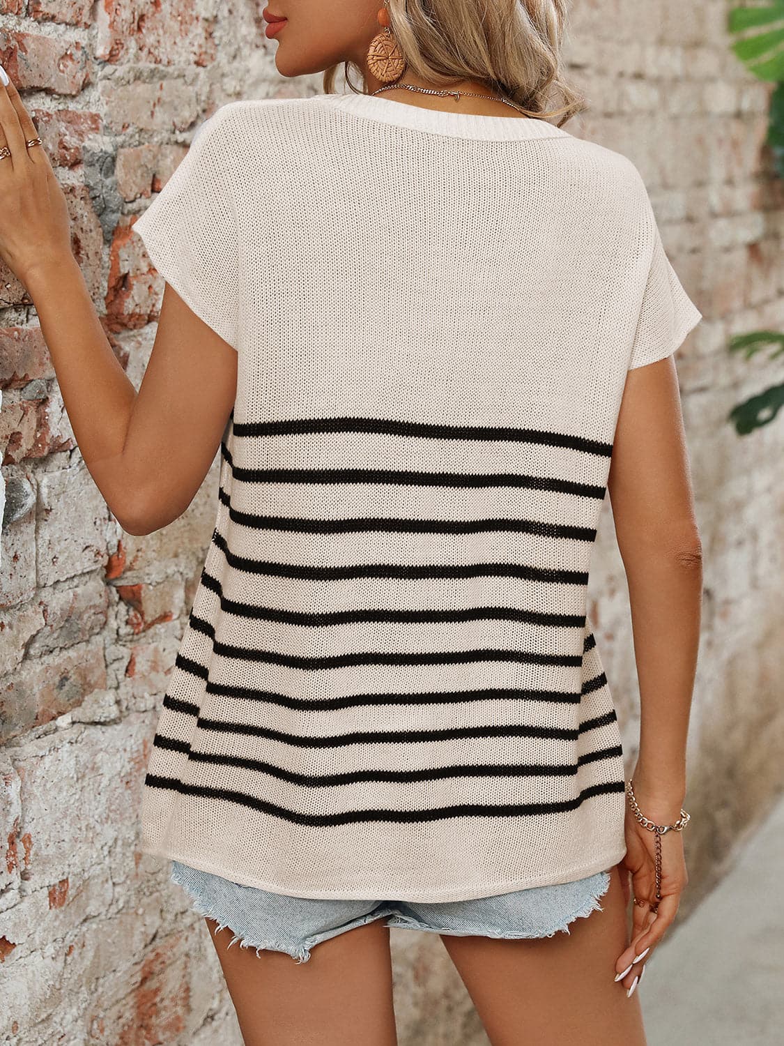 Striped Round Neck Short Sleeve Knit Top.