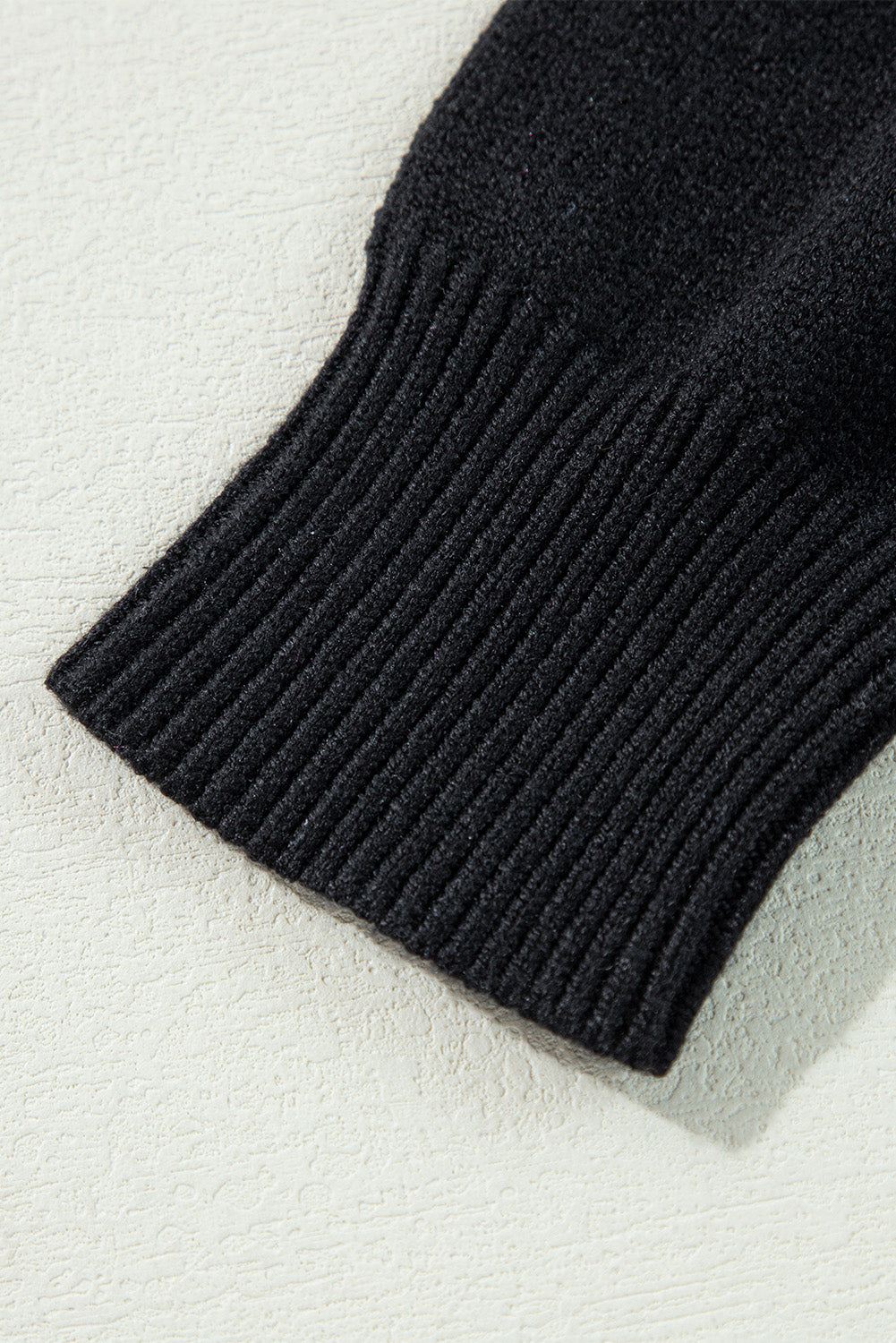 Cozy black "Boo" knitted sweater with ribbed edges for casual style