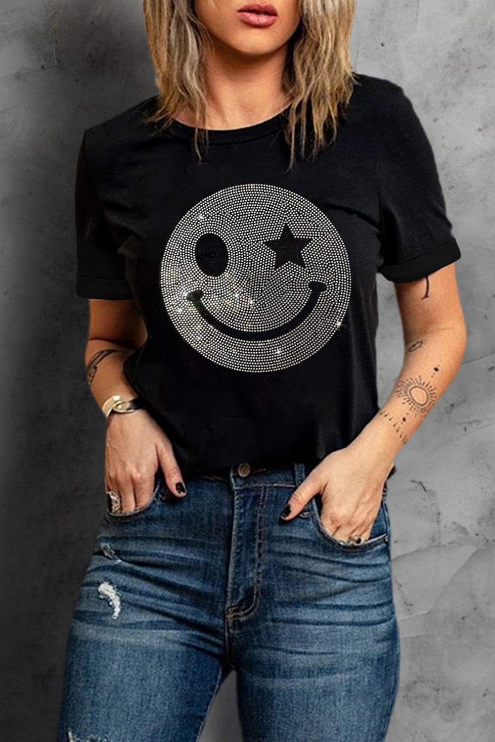 Rhinestone Smiley Round Neck Short Sleeve T-Shirt.