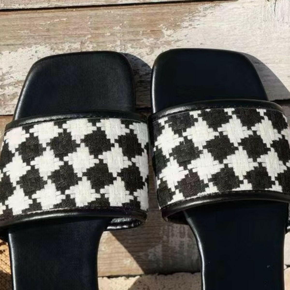 Plaid Open Toe Flat Sandals.