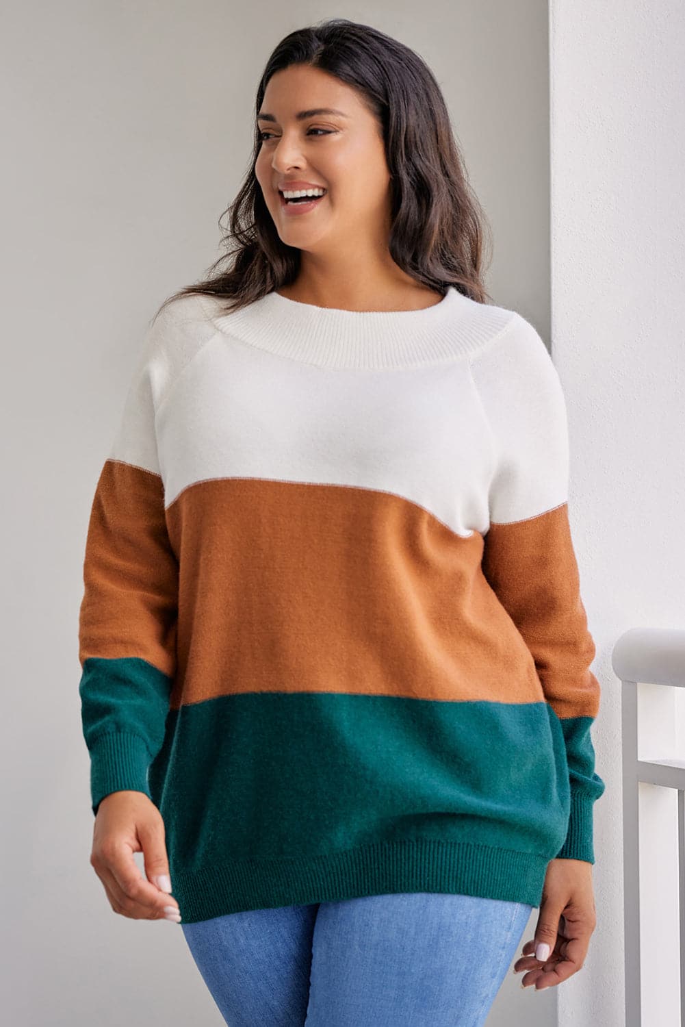 Plus Size Color Block Long Sleeve SweaterFeatures: Basic style
Stretch: Slightly stretchy
Material composition: 50% viscose, 28% polyester, 22% nylon
Care instructions: Machine wash cold. Tumble dry low.
ImLove Salve Size Color Block Long Sleeve Sweaterplus