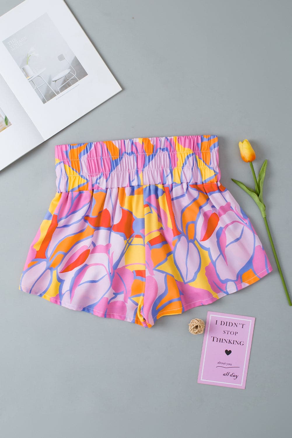 Contrast Print Elastic Waist High Waist Shorts.