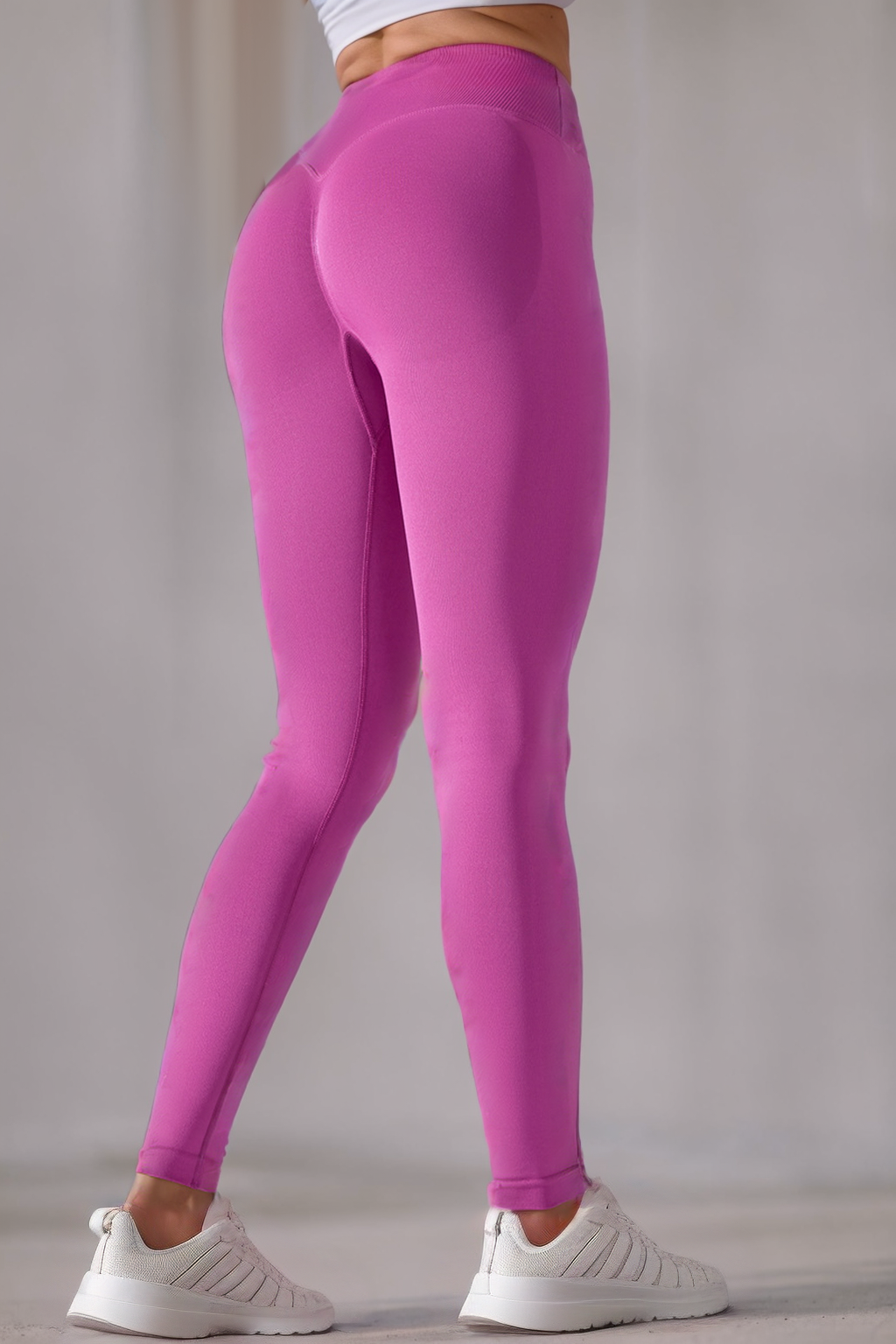 Solid Color Seamless V-Waistband Scrunch Sports Leggings