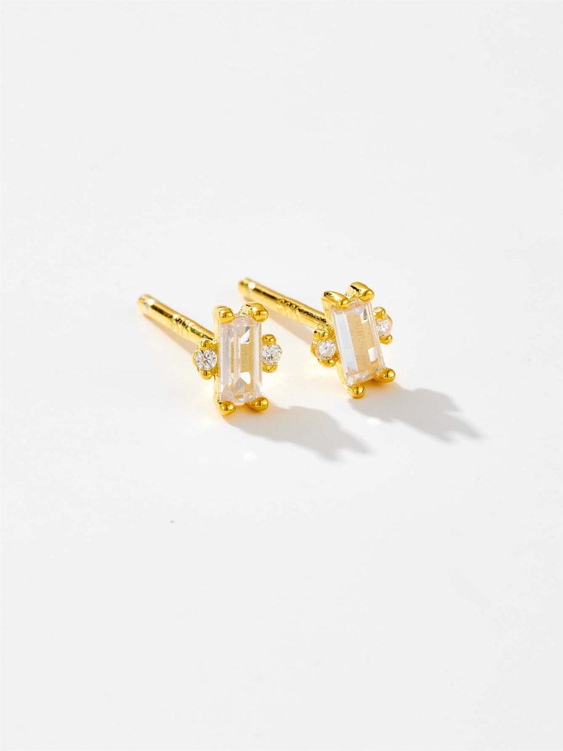 925 Sterling Silver Zircon Stud Earrings.