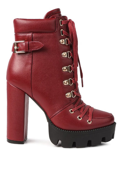 Buckle strap combat boots