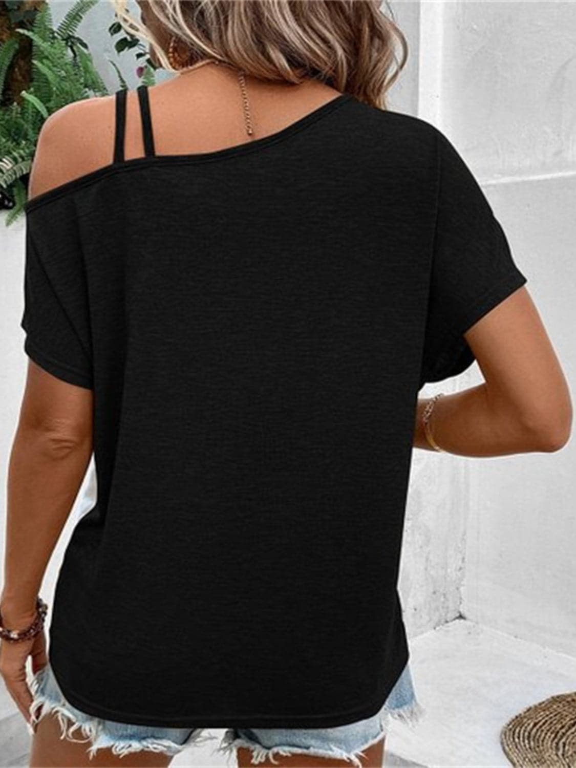 Contrast Asymmetrical Neck Short Sleeve T-Shirt.