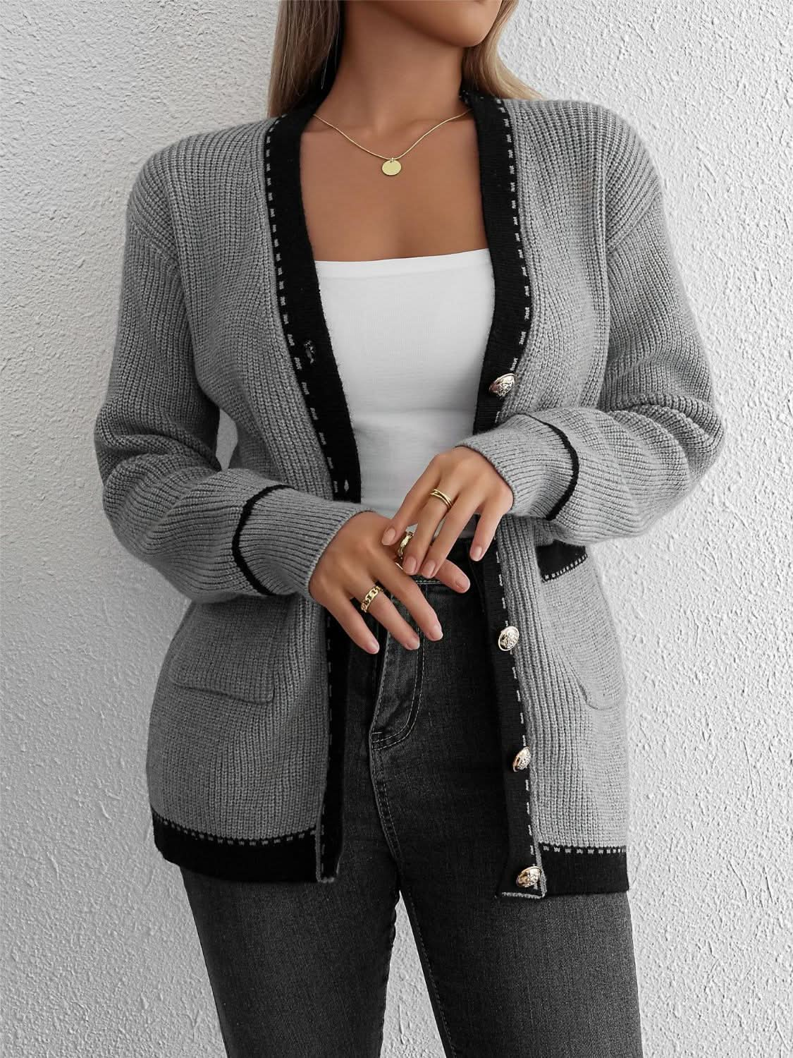 Chic button-up cardigan with pockets