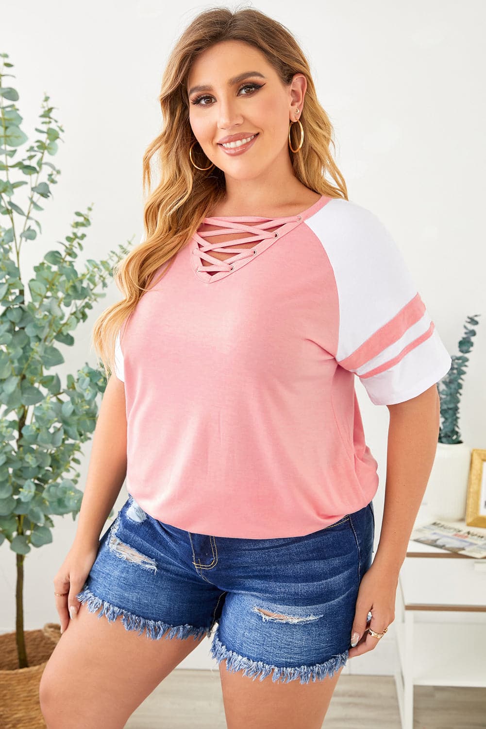 Plus Size Contrast Crisscross Tee Shirt.