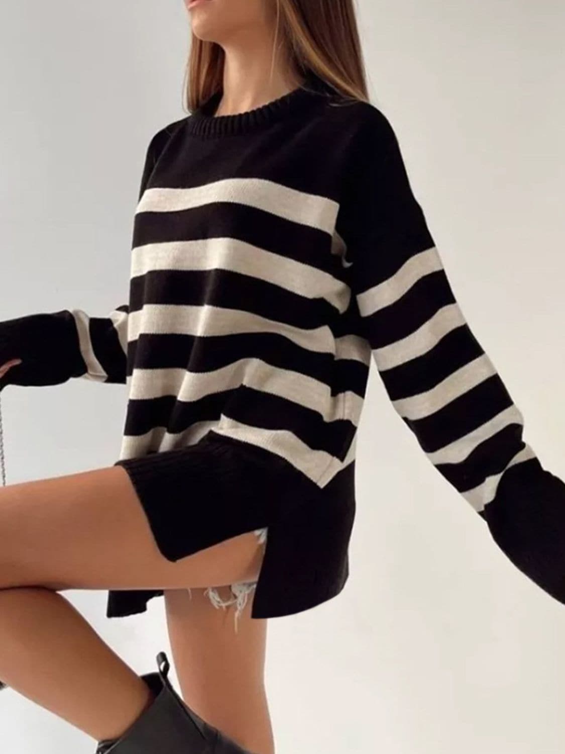 Chic slit striped sweater with round neckline