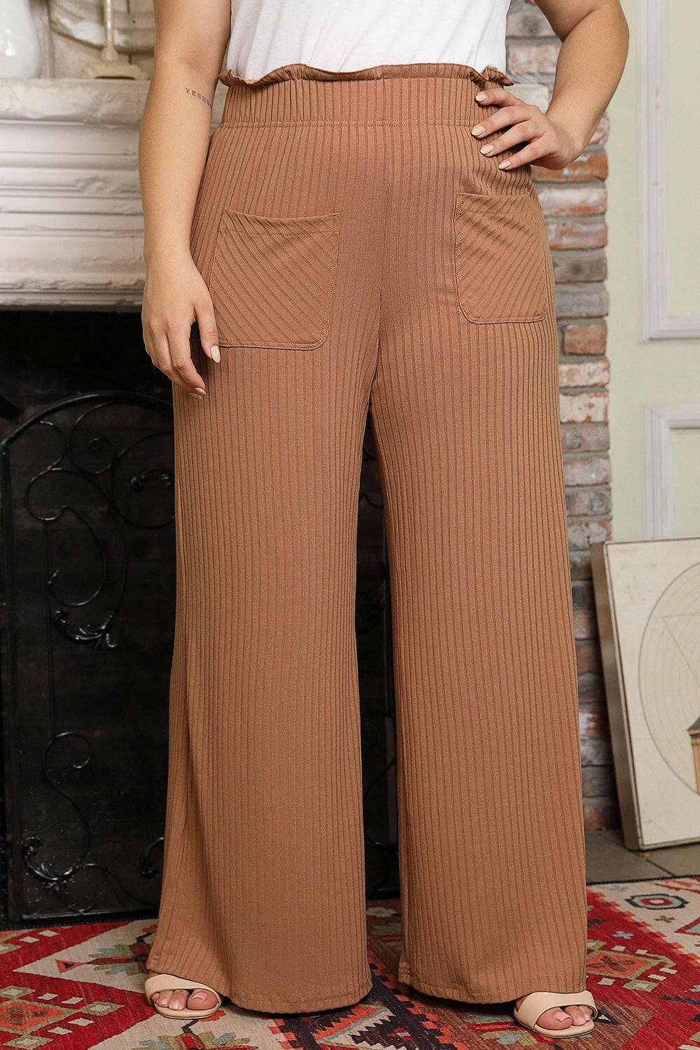 Plus Size Wide Leg Pants with PocketsUpgrade Your Wardrobe with Style and Comfort
 Step up your fashion game with our Plus Size Wide Leg Pants with Pockets. Designed to offer both style and functionalitLove Salve Size Wide Leg Pantsplus