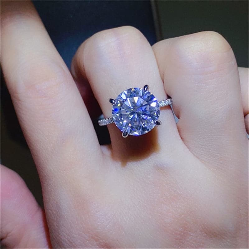 Stunning 5 Carat Moissanite Ring in 925 Sterling Silver