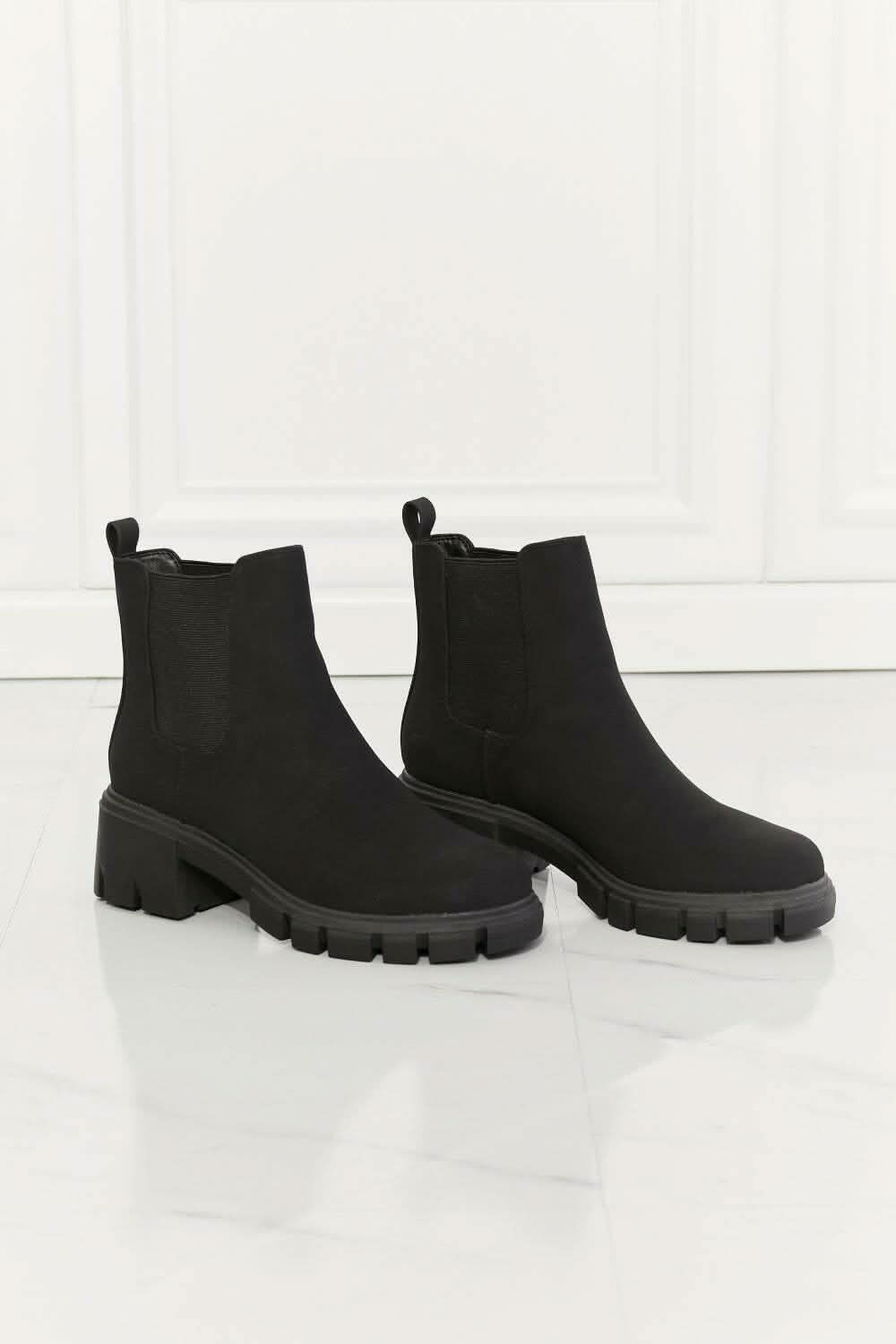 Love Salve Urban Stride Matte Chelsea Boots in Black (Size 8)