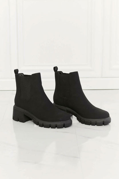 Love Salve Urban Stride Matte Chelsea Boots in Black (Size 7)