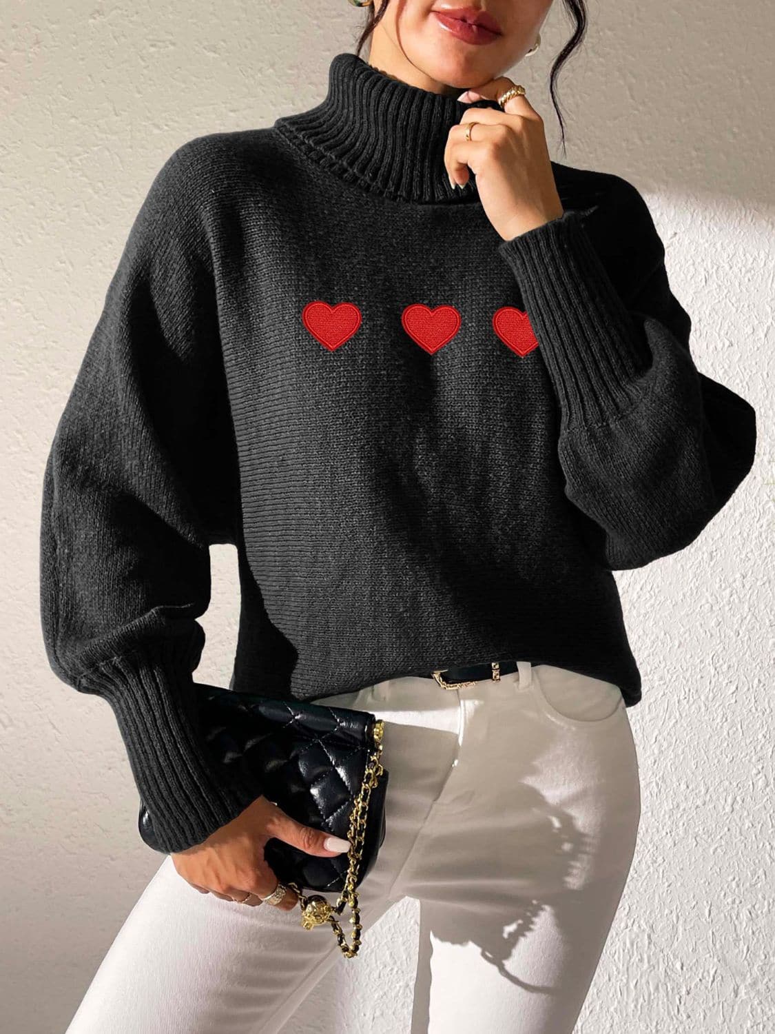 Charming heart-patterned turtleneck sweater with long sleeves