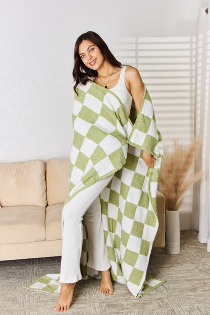 Chic checkered throw blanket for cozy elegance