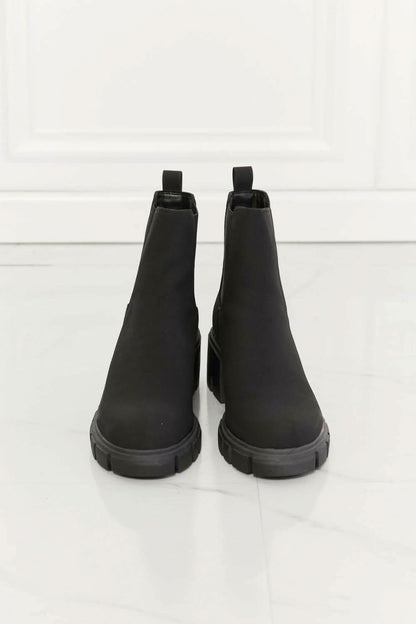 Love Salve Urban Stride Matte Chelsea Boots in Black (Size 8)