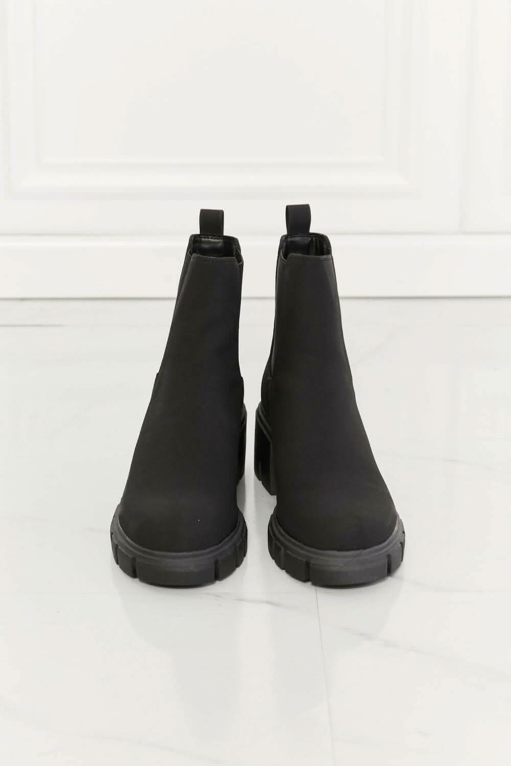 Love Salve Urban Stride Matte Chelsea Boots in Black (Size 7)